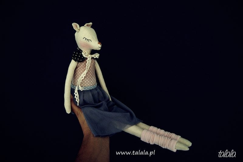 Sarenka handmade lalka z haftem sarna